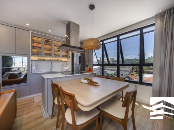 Apartamento mobiliado e decorado, no centrinho de Canto Grande! - Rocccoimob Imobiliária em Bombinhas