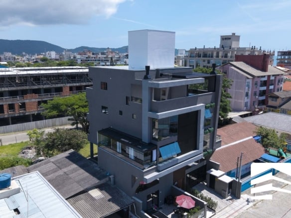 Apartamento mobiliado e decorado, no centrinho de Canto Grande! - Rocccoimob Imobiliária em Bombinhas