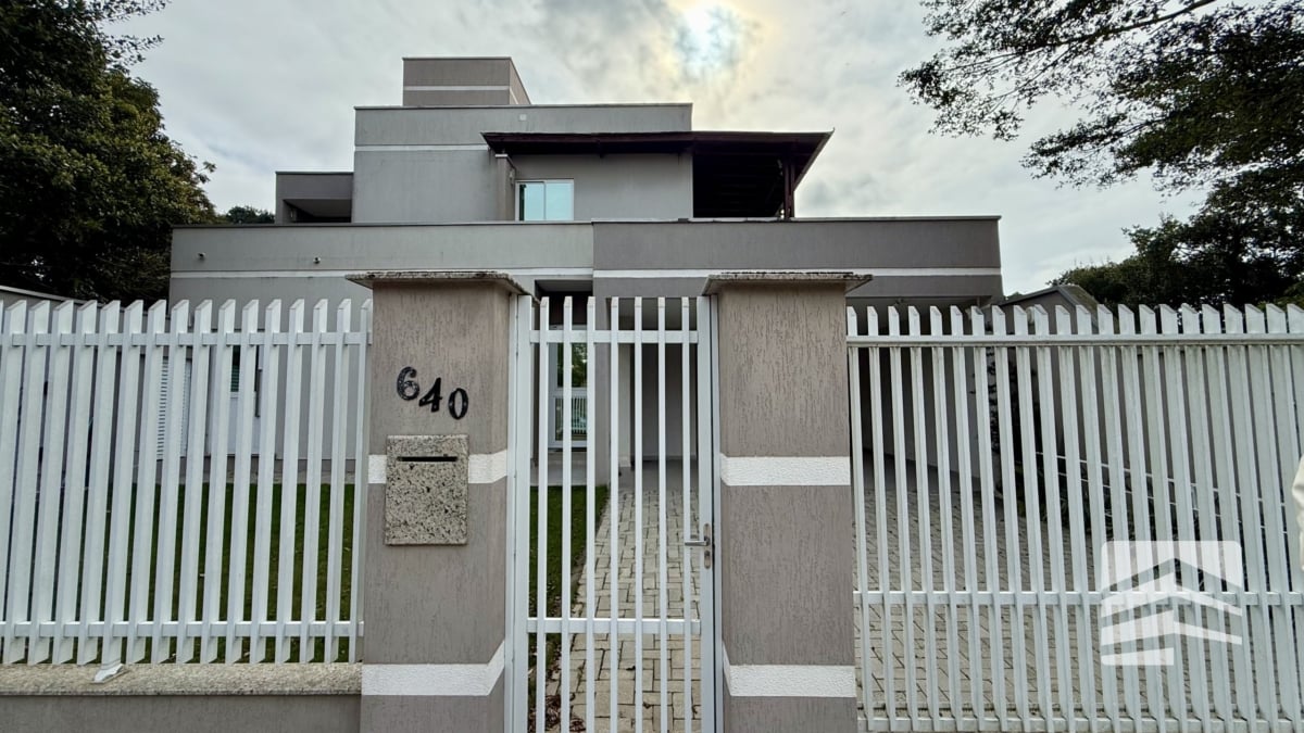 Casa a venda mobiliada na Praia Do Mariscal Bombinhas SC! - Rocccoimob Imobiliária em Bombinhas