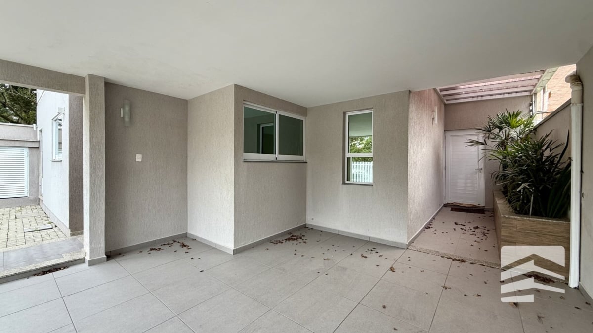 Casa a venda mobiliada na Praia Do Mariscal Bombinhas SC! - Rocccoimob Imobiliária em Bombinhas