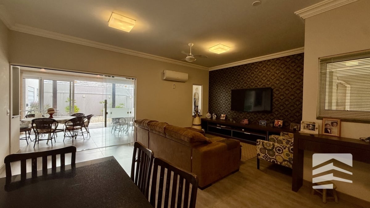 Casa a venda mobiliada na Praia Do Mariscal Bombinhas SC! - Rocccoimob Imobiliária em Bombinhas