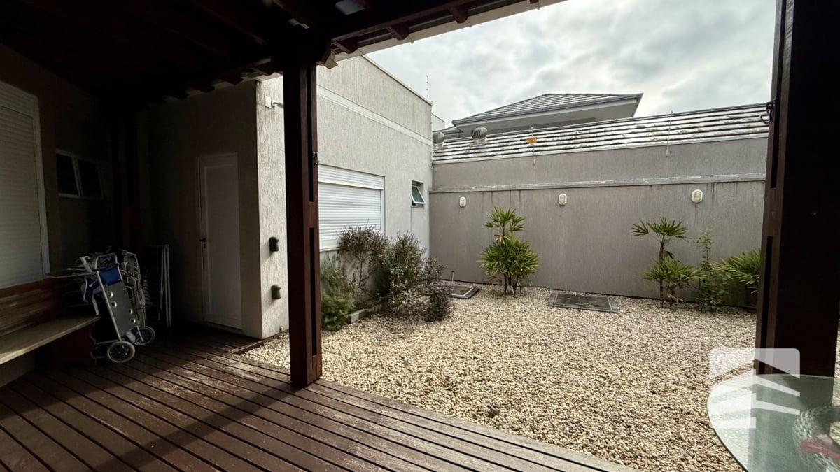 Casa a venda mobiliada na Praia Do Mariscal Bombinhas SC! - Rocccoimob Imobiliária em Bombinhas
