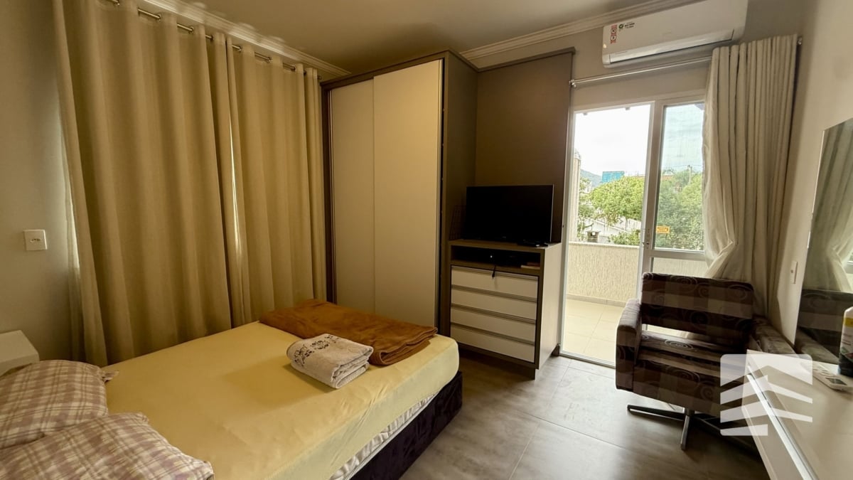 Casa a venda mobiliada na Praia Do Mariscal Bombinhas SC! - Rocccoimob Imobiliária em Bombinhas