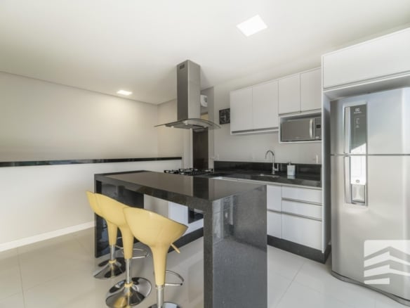 Sofisticação, conforto e proximidade do mar em Mariscal - Rocccoimob Imobiliária em Bombinhas