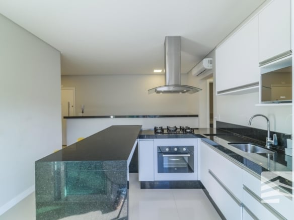 Sofisticação, conforto e proximidade do mar em Mariscal - Rocccoimob Imobiliária em Bombinhas