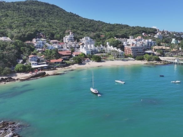 Vista aérea da Prainha em Bombinhas - Rocccoimob Imobiliária em Bombinhas