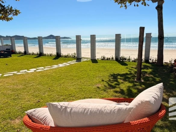 Casa Frente Mar em Mariscal — Exclusividade à Beira-Mar