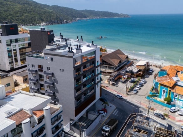 cobertura duplex de alto padrao com vista panoramica para a praia de bombas 53 vnytpo scaled - Rocccoimob Imobiliária em Bombinhas