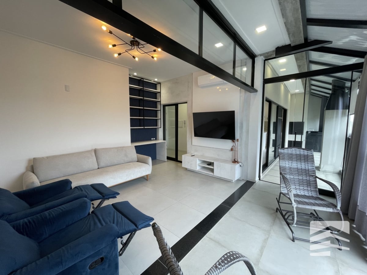 Cobertura Duplex Mobiliada à Venda em Mariscal, Bombinhas – 3 Suítes e Vista Definitiva Para Área de Preservação - Rocccoimob Imobiliária em Bombinhas