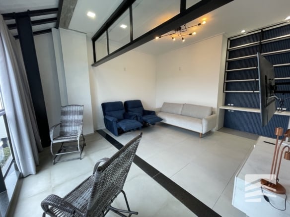 Cobertura Duplex Mobiliada à Venda em Mariscal, Bombinhas – 3 Suítes e Vista Definitiva Para Área de Preservação - Rocccoimob Imobiliária em Bombinhas