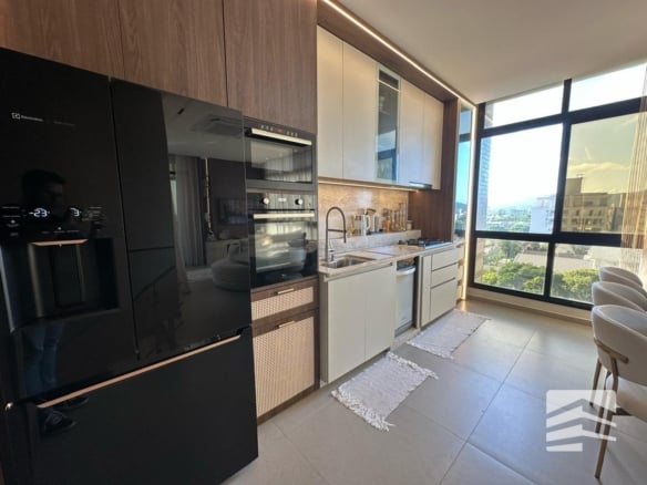 Cobertura finamente mobiliada na praia de Canto Grande Bombinhas/SC! - Rocccoimob Imobiliária em Bombinhas