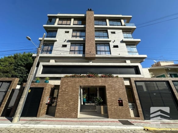Cobertura finamente mobiliada na praia de Canto Grande Bombinhas/SC! - Rocccoimob Imobiliária em Bombinhas