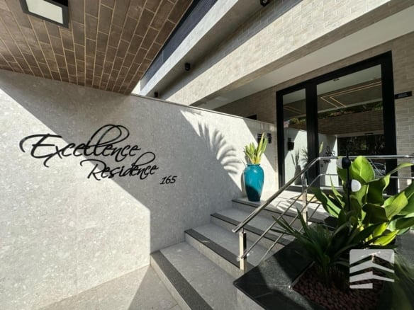 Cobertura finamente mobiliada na praia de Canto Grande Bombinhas/SC! - Rocccoimob Imobiliária em Bombinhas