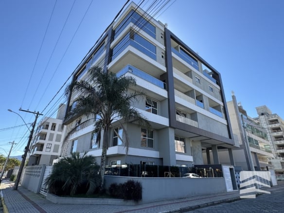 Seu Apartamento na Praia de Mariscal: 2 Suítes, Mobiliado e a 250m do Mar - Rocccoimob Imobiliária em Bombinhas