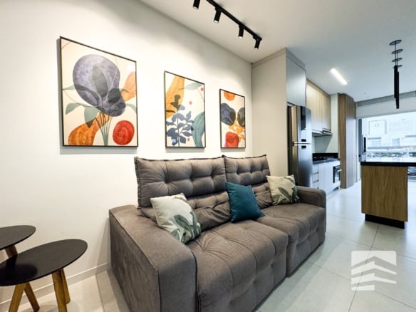 Seu Apartamento na Praia de Mariscal: 2 Suítes, Mobiliado e a 250m do Mar - Rocccoimob Imobiliária em Bombinhas